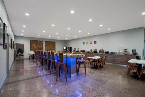 a bar with blue chairs and tables in a restaurant at Richland Riverfront Hotel, an Ascend Collection Hotel in Richland