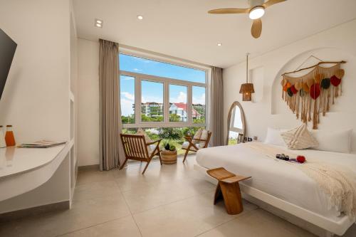 Ένα ή περισσότερα κρεβάτια σε δωμάτιο στο King Villa & Spa Hoi An