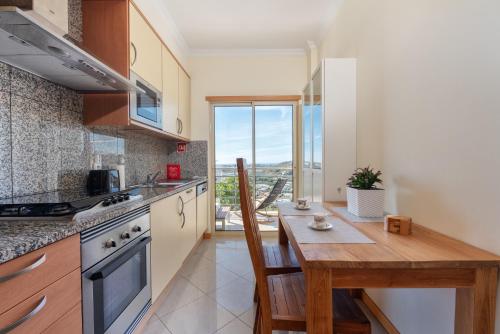 BnB Homes Eco Apartment with Terrace, 2 Swimming pools & Tennis court