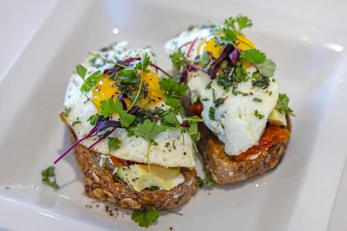 Comida en o cerca de este hotel