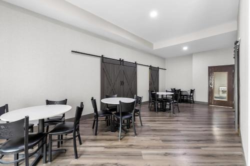 Restaurace v ubytování Brentwood Suites Nashville, an Ascend Collection Hotel