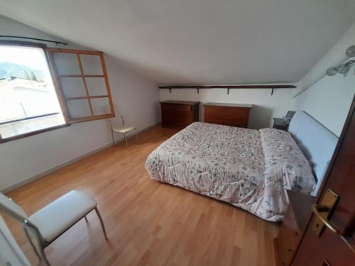 a bedroom with a bed and a large window at Appartement à 300 m de la mer in Nughedu Santa Vittoria