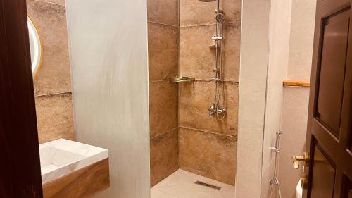 Koupelna v ubytování Saraya locanda