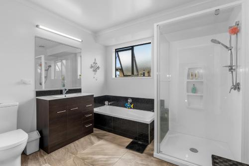 Ένα μπάνιο στο Home Away From Home - Ruakaka Escape