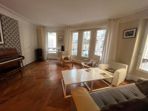 Eiffel Tower 4P apartment - Passy - quiet -