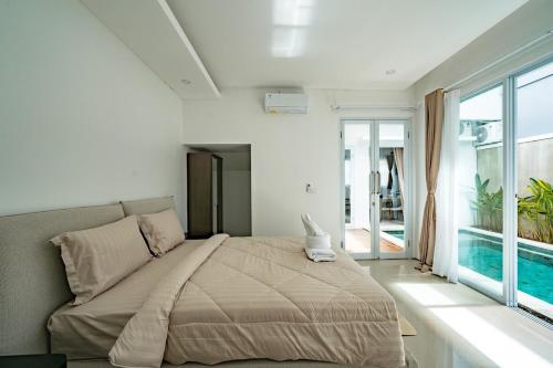 Postel nebo postele na pokoji v ubytování Isla Casa Brand New Villa 3BR Ungasan