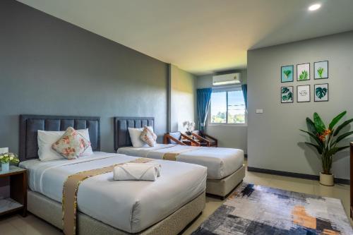 Llit o llits en una habitació de KYP Hotel โรงแรมขุนยูวเพลส