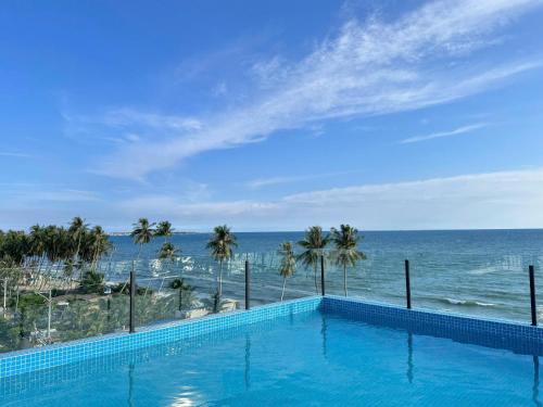 Bazén v ubytování Ripple house nebo v jeho okolí