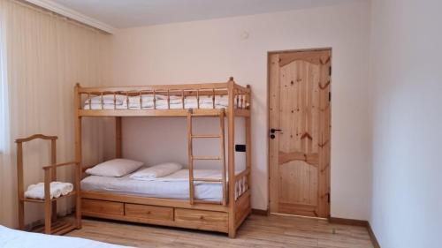 Ένα ή περισσότερα κρεβάτια σε δωμάτιο στο Villa Sunshine , whole apartments, апартаменты целиком