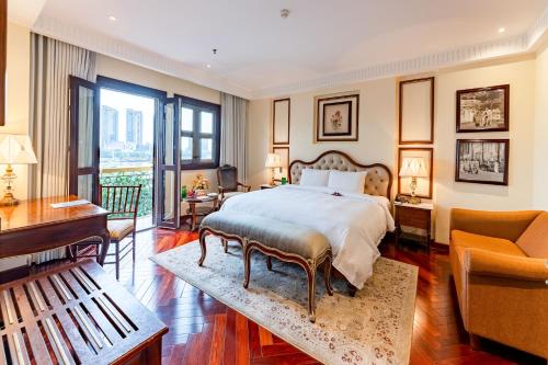 Ένα ή περισσότερα κρεβάτια σε δωμάτιο στο Hotel Majestic Saigon