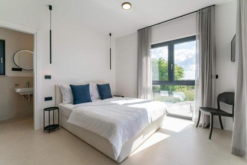 Ένα ή περισσότερα κρεβάτια σε δωμάτιο στο Villa Fiducia - Modern villa close to Poreč