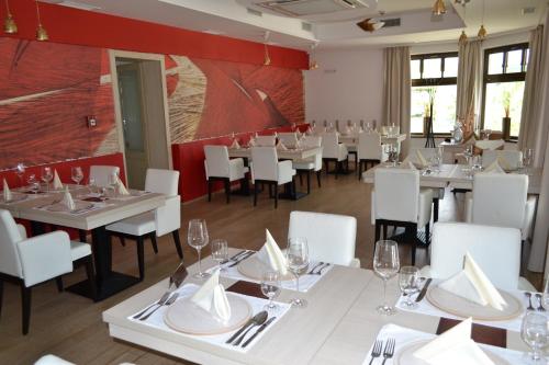 Restaurace v ubytování Hotel Slamený Dom & SPA