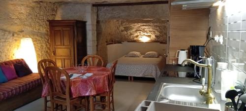 Kuchyň nebo kuchyňský kout v ubytování Troglo De Denise