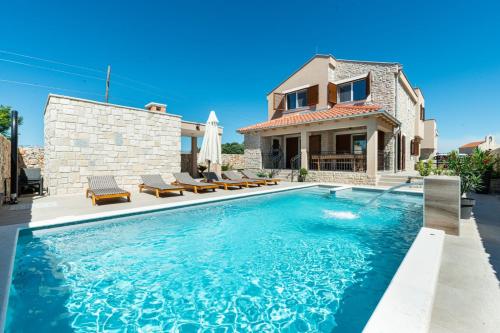 Villa Rea 3 with heated pool