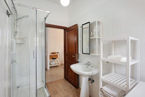 Ένα μπάνιο στο La Rosa Dei Venti