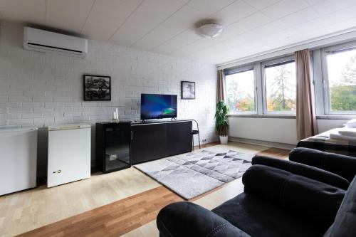 TV a/nebo společenská místnost v ubytování Spacious and cozy 2 bedroom apartment for 7