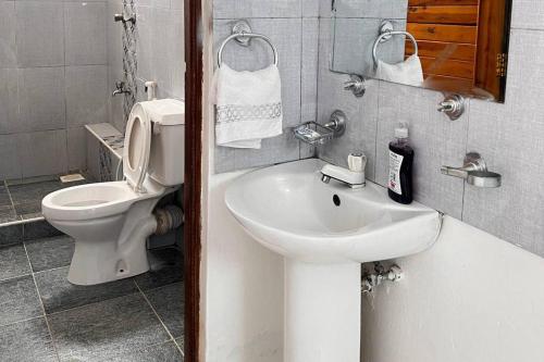 Koupelna v ubytování Stunning 2 Bedroom Apartment in Mombassa