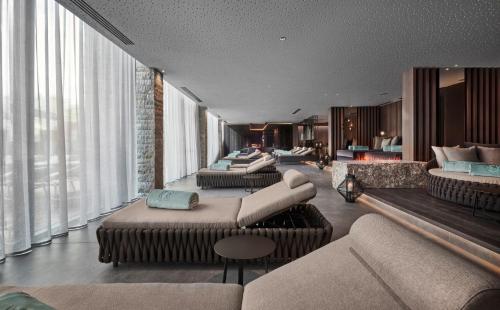 O zonă de relaxare la Lazise Pool Villa - Classique