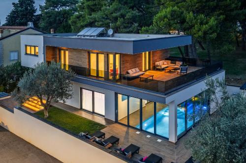 Villa Palatium III in Fažana for 8 people only 200 meters from the sea with sauna & indoor-outside heated pool