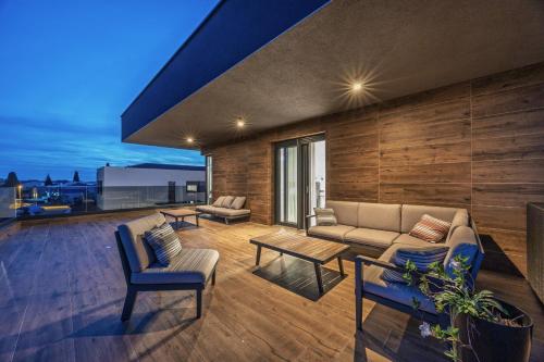 Villa Palatium III in Fažana for 8 people only 200 meters from the sea with sauna & indoor-outside heated pool