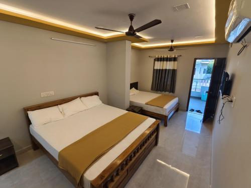 Ένα ή περισσότερα κρεβάτια σε δωμάτιο στο Shiva Ramana Home Stay