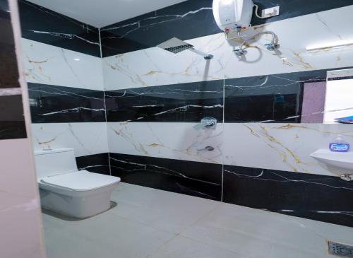 Bluebell Shores -Cozy Stay Near Varkala Beach 욕실