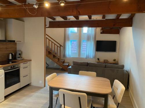 Η κουζίνα ή μικρή κουζίνα στο Appartements dans bâtiment historique, au cœur du vieux Voreppe