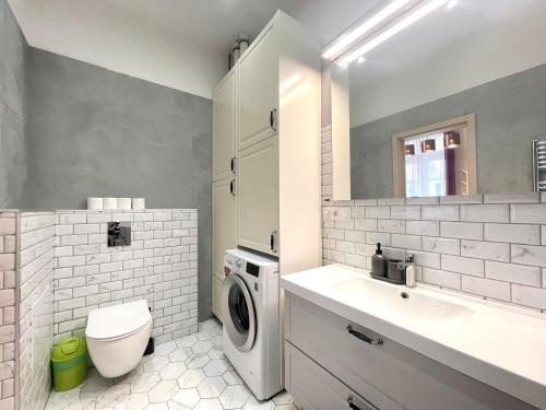 a bathroom with a washing machine and a sink at 布达城堡链子桥公寓民宿 in Budapest