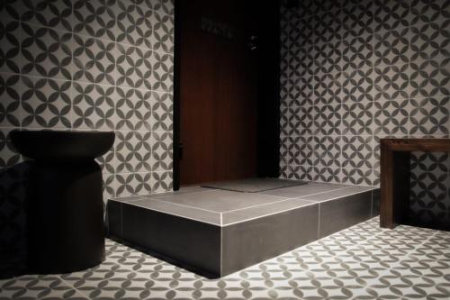 a platform bed in a room with a wall at Stylish City Suite in the Heart of Jyväskylä in Jyväskylä