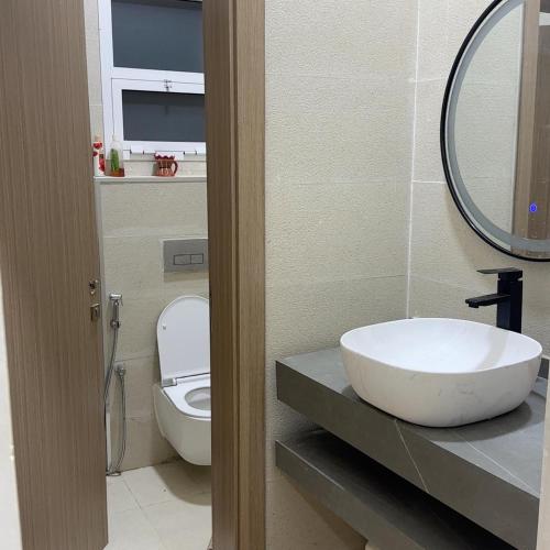 a bathroom with a sink and a toilet at Alhana Oasis in Badīyah