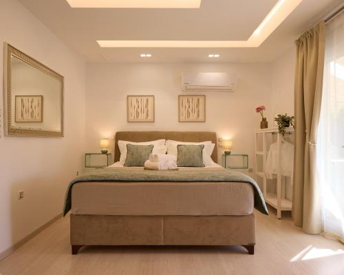 Acropolis View Studio 8th Floor Wake Up to the Parthenon