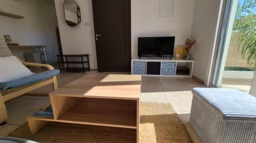 TV a/nebo společenská místnost v ubytování Mythical Sands resort - Hana