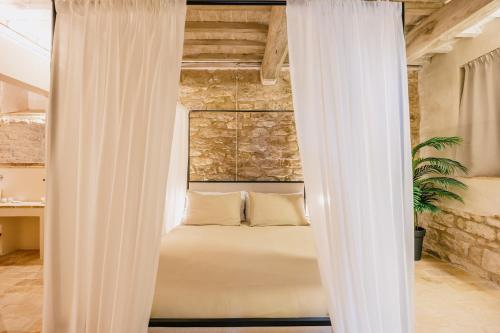 Ένα ή περισσότερα κρεβάτια σε δωμάτιο στο BHR - Dimora delle Rose