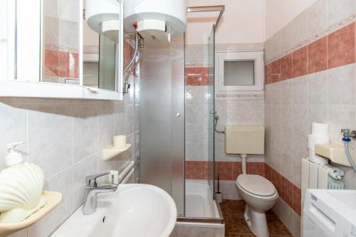 a bathroom with a shower and a sink and a toilet at House Nicol Fazana in Fažana