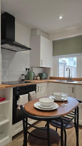 Gallery image of Cosy 2-Bed House with Garden & Free Parking, Soton in Southampton