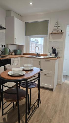Gallery image of Cosy 2-Bed House with Garden & Free Parking, Soton in Southampton