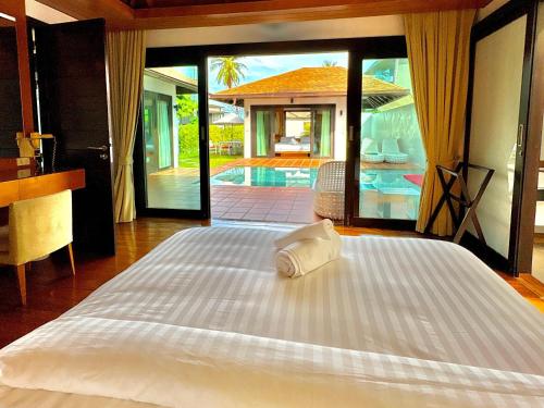 Ένα ή περισσότερα κρεβάτια σε δωμάτιο στο MAKALA Pool Villa