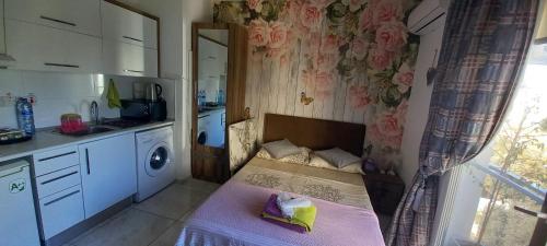 a small room with a bed and a kitchen at Studio LUX in Mağusa