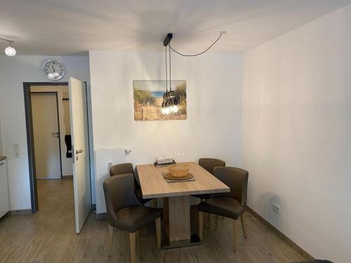 a dining room with a table and chairs at Wohnung 70 in Horumersiel