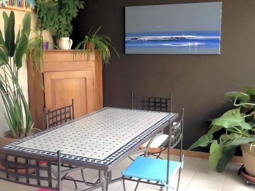 Μια τηλεόραση ή/και κέντρο ψυχαγωγίας στο Porte Saint-Louis - Pélerins