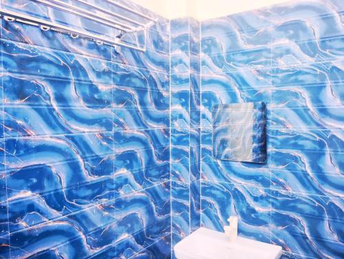 Ένα μπάνιο στο "Om Sadan" Home Stay Ayodhya Dhaam