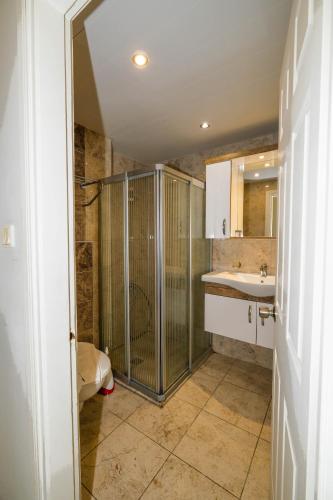 a bathroom with a shower and a sink at Cleopatra King Apart in Alanya
