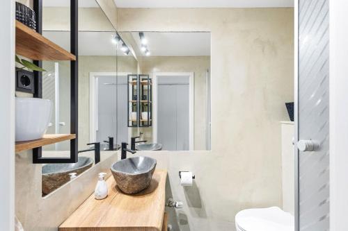 Ένα μπάνιο στο Ferienwohnung Wipfelglück mit Pool und Sauna