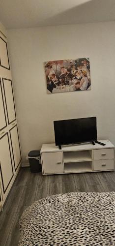 Televisyen dan/atau pusat hiburan di Heywhyjas