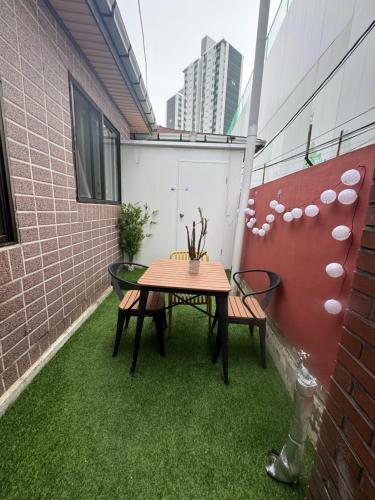 Balkón nebo terasa v ubytování Yonsan Stay Near Yongsan Station line 1 Ichon station National Museum