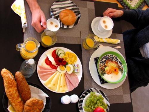 Jídlo v penzionu – hostince nebo okolí