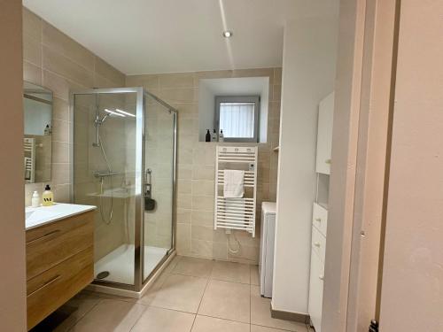 Koupelna v ubytování Aux Volets Bleus - Wifi Rdc Parking