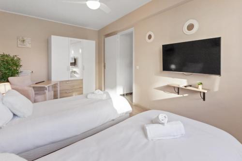 La Plage - Spacious - Sea View - Parking - AC - Pool