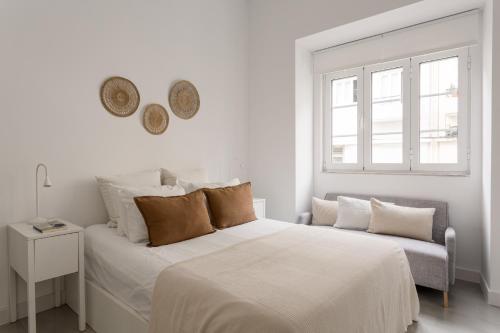 Stylish 2-Bedroom Apartment with Terrace in Alcântara