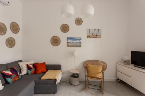 Stylish 2-Bedroom Apartment with Terrace in Alcântara